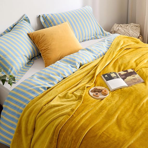 Bedsure Fleece Blanket – Lightweight & Cozy